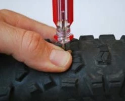 MaXalami Kit De Réparation Tubeless De Base -Magura Soldes DSC 0987 300x201 1